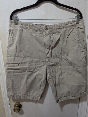 Cremieux Classic Men's Beige Khaki Shorts - Comfortable Everyday Wear Size 34
